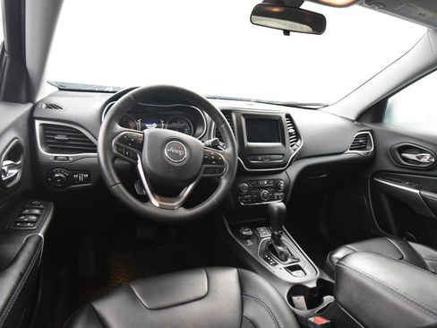 Used 2019 Jeep Cherokee Latitude Plus w/ Cold Weather Group image 11