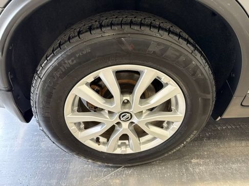 Used 2017 Nissan Rogue SV AWD/4WD image 8