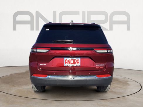 Used 2024 Jeep Grand Cherokee Laredo X image 13