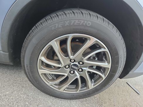 Used 2022 Lincoln Corsair FWD image 2