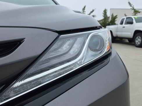 Used 2020 Toyota Camry XSE image 9