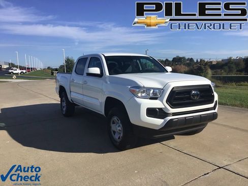 Used 2022 Toyota Tacoma SR image 1
