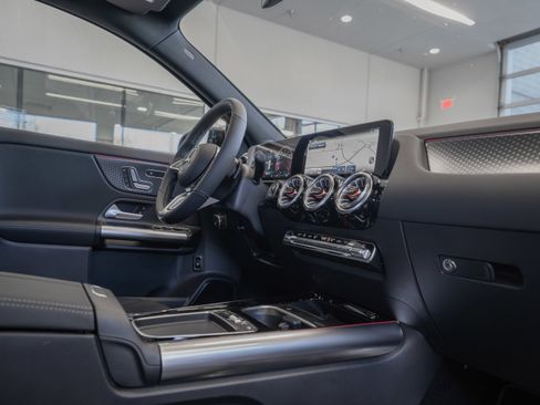 Certified 2025 Mercedes-Benz GLA 250 4MATIC image 23