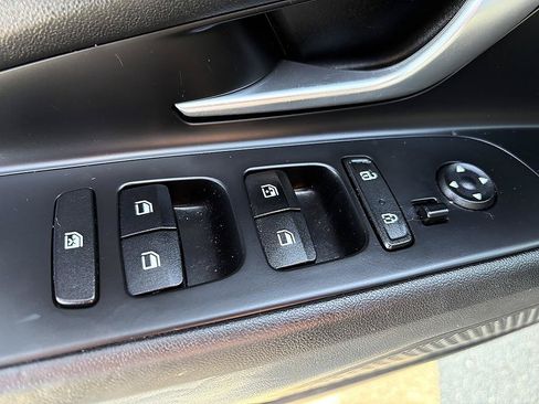 Used 2023 Hyundai Elantra SEL w/ Convenience Package FWD image 15