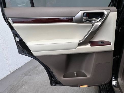 Used 2019 Lexus GX 460 Premium w/ Premium Package AWD/4WD image 9