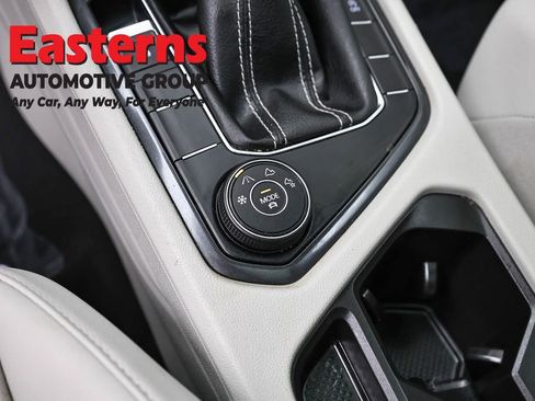 Used 2023 Volkswagen Tiguan SE AWD/4WD image 19