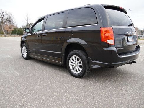 Used 2018 Dodge Grand Caravan SXT image 7