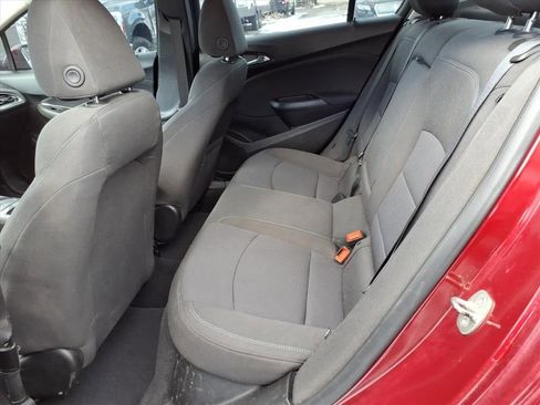 Used 2018 Chevrolet Cruze LT w/ Convenience Package FWD image 11