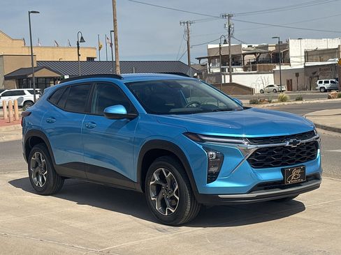 New 2026 Chevrolet Trax LT w/ LPO, Blackout Package FWD image 6