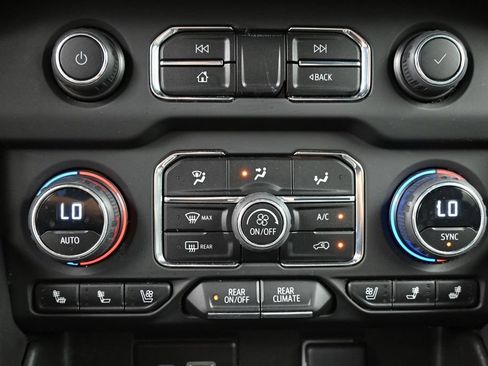 Used 2023 Chevrolet Suburban Premier AWD/4WD image 9
