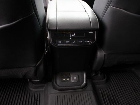 Used 2020 Toyota Highlander Limited image 37