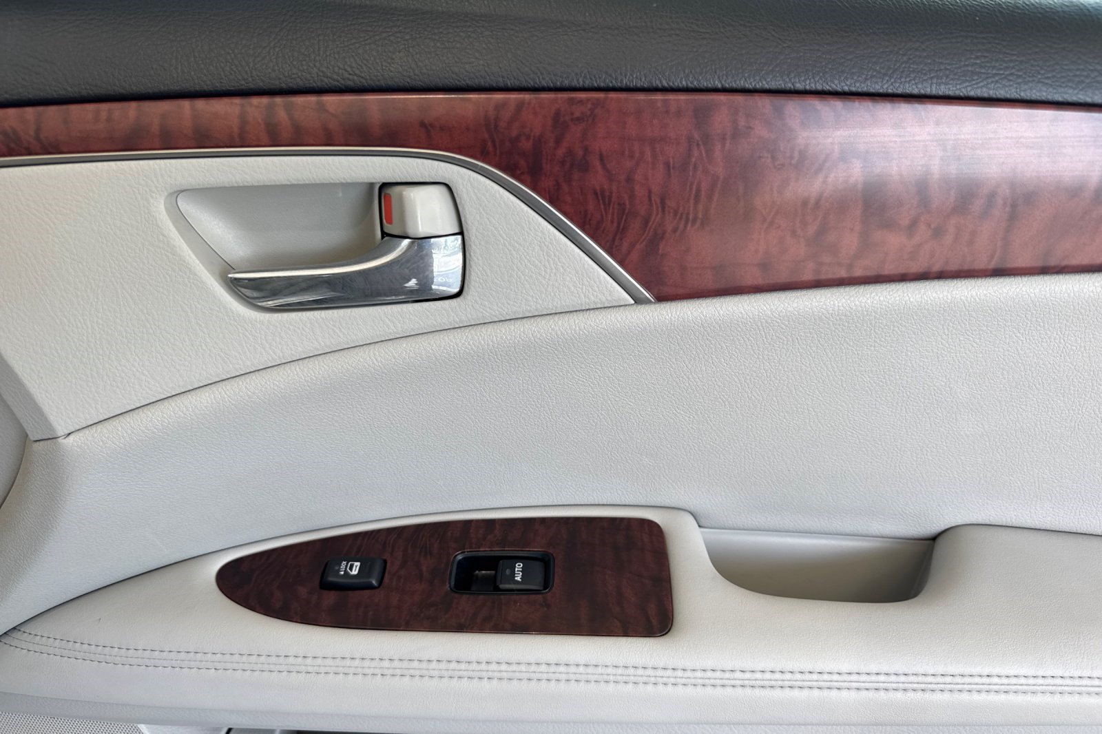 Used 2012 Toyota Avalon FWD image 21