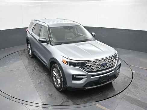 Used 2022 Ford Explorer Limited w/ Equipment Group 301A AWD/4WD image 45