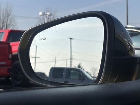 Used 2024 Chevrolet Trax RS w/ Driver Confidence Package image 32