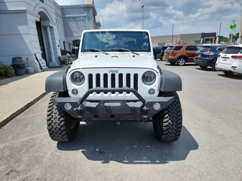 Used 2016 Jeep Wrangler Rubicon w/ Power Convenience Group AWD/4WD image 8