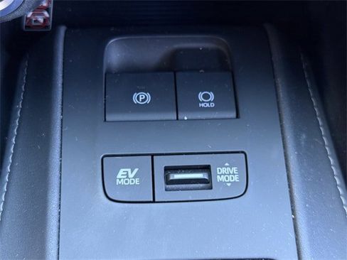 Used 2023 Toyota Venza LE image 19