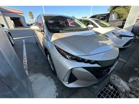 Used 2019 Toyota Prius Prime Plus image 2