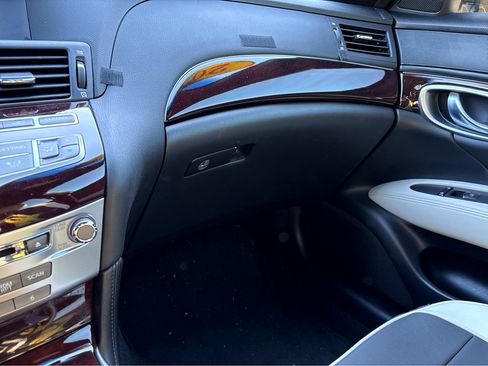 Used 2015 INFINITI Q70 3.7 w/ Sport Package image 20