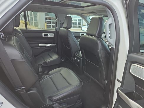 Used 2023 Ford Explorer Limited w/ Limited Technology Package AWD/4WD image 14