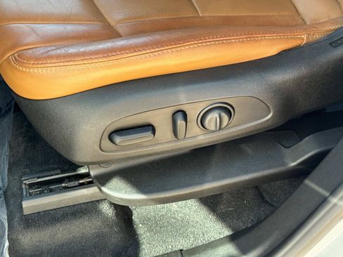 Used 2019 Buick Enclave Essence FWD image 19