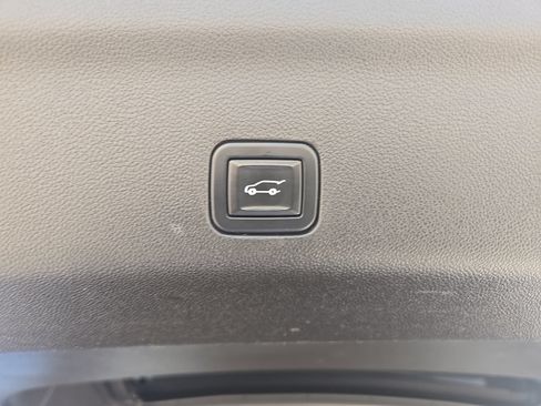 Used 2021 GMC Yukon Denali w/ Denali Premium Package RWD image 11