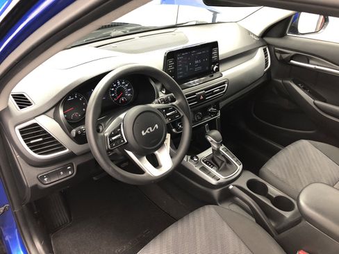 Certified 2022 Kia Seltos LX image 12