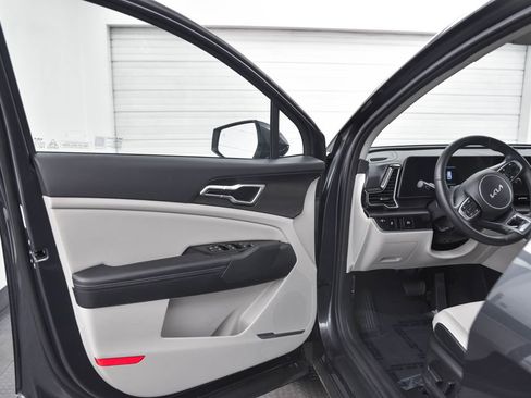 Used 2024 Kia Sportage EX image 9