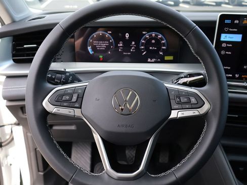 New 2026 Volkswagen Tiguan SE AWD/4WD image 30
