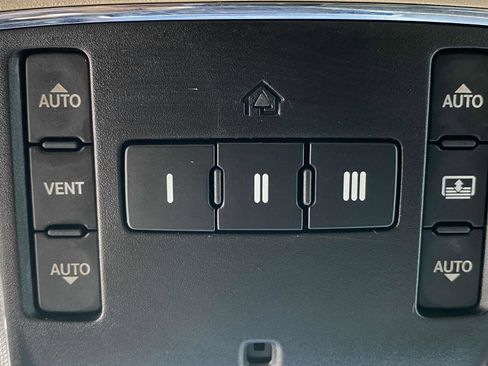 Used 2017 Jeep Grand Cherokee Overland w/ Jeep Active Safety Group image 21