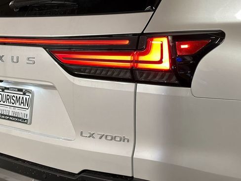 New 2026 Lexus LX 700h Luxury image 7