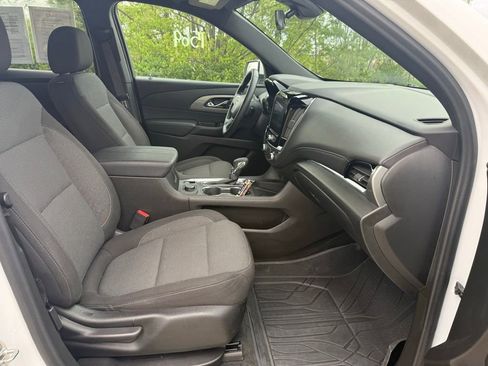 Used 2023 Chevrolet Traverse LT FWD image 23