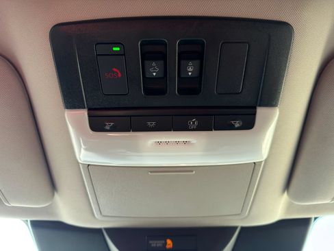 Used 2025 Nissan Pathfinder Platinum FWD image 29