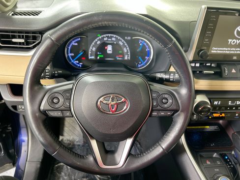 Used 2019 Toyota RAV4 Limited image 11