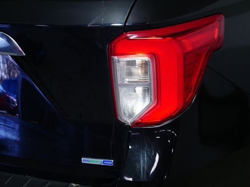 Used 2020 Ford Explorer Platinum w/ Premium Technology Package image 17