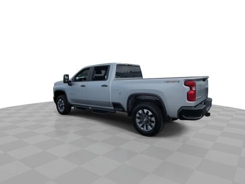 Used 2022 Chevrolet Silverado 2500 Custom w/ Custom Value Package AWD/4WD image 6