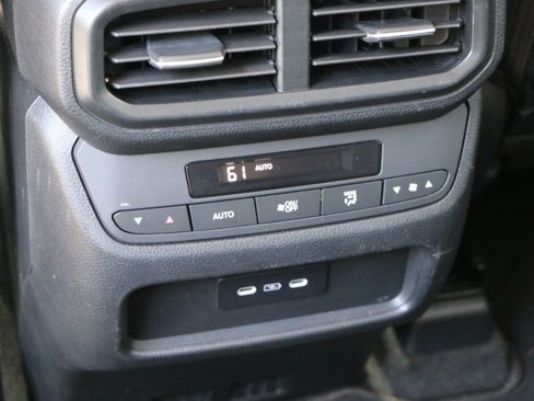 Used 2025 Honda Pilot EX-L image 33