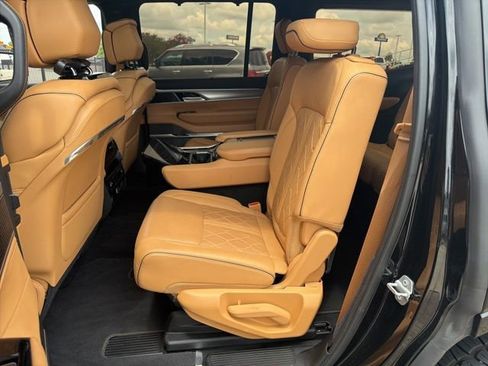 Used 2022 Jeep Grand Wagoneer Series III AWD/4WD image 14