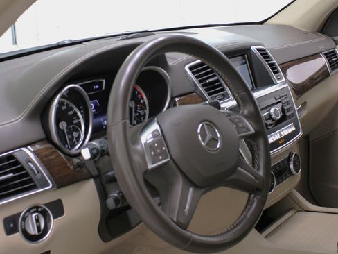 Used 2016 Mercedes-Benz GL 450 4MATIC w/ Premium I Package image 32