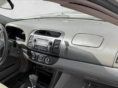 Used 2005 Toyota Camry LE FWD image 18