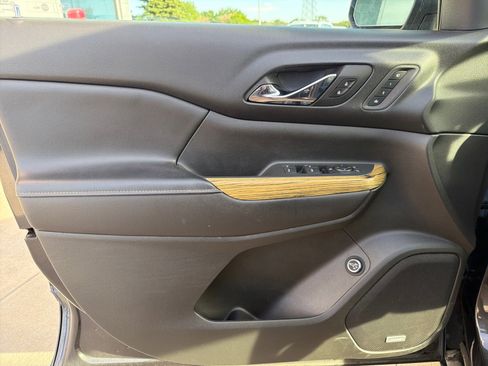 Used 2018 GMC Acadia Denali w/ Technology Package AWD/4WD image 11