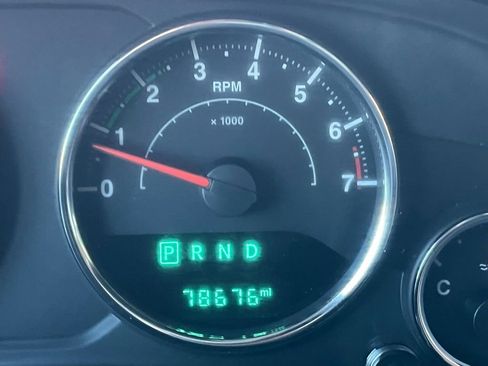 Used 2017 Jeep Wrangler Unlimited Sahara w/ Connectivity Group image 31