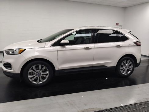 Used 2019 Ford Edge Titanium w/ Cold Weather Package AWD/4WD image 2