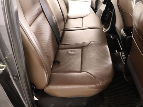 Used 2016 Toyota Tacoma Limited w/ Towing Package image 15