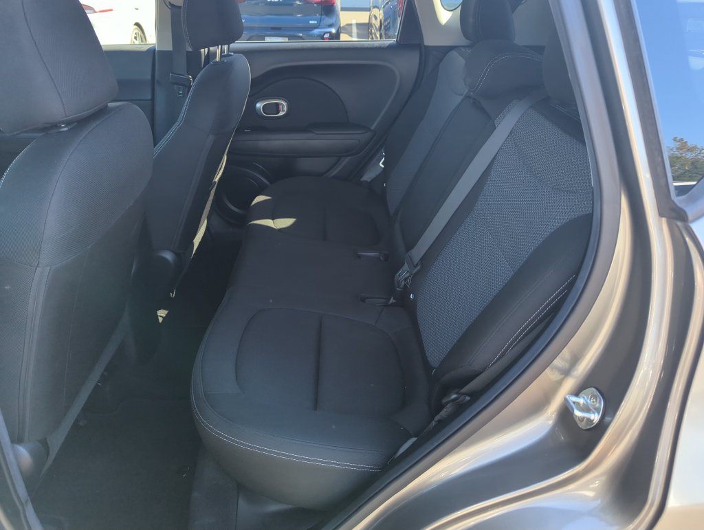 Used 2017 Kia Soul + FWD image 28