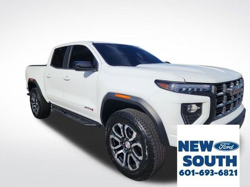 Used 2024 GMC Canyon AT4 w/ AT4 Premium Package image 7