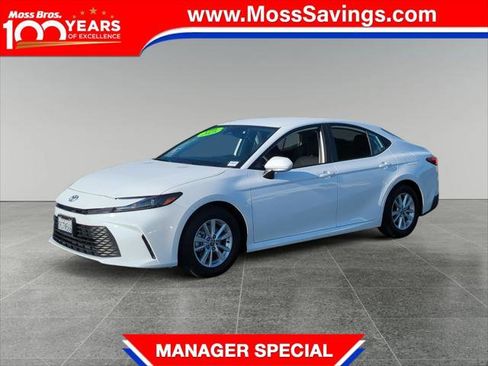 Certified 2025 Toyota Camry LE image 1