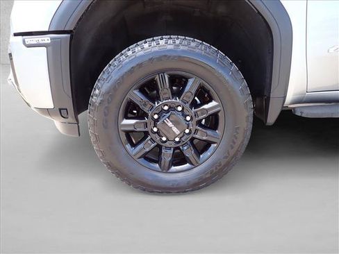 Used 2025 GMC Sierra 2500 AT4 w/ AT4 Premium Plus Package AWD/4WD image 8
