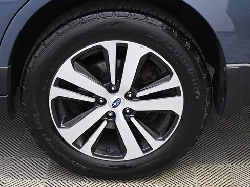 Used 2018 Subaru Outback 2.5i Limited AWD/4WD image 16