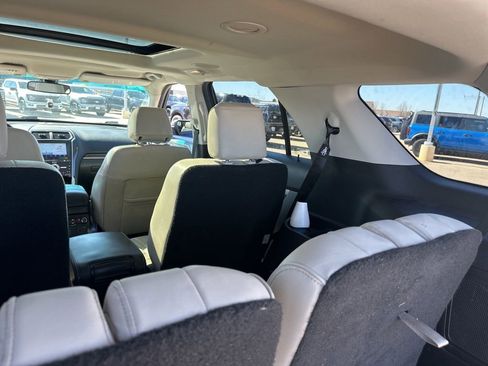 Used 2016 Ford Explorer Platinum image 16