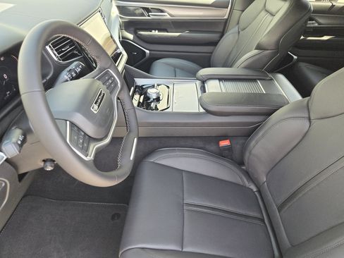 New 2026 Jeep Grand Wagoneer Limited AWD/4WD image 11